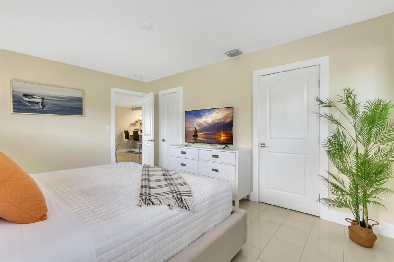 Bright Pompano Beach With Pool Access Εξωτερικό φωτογραφία